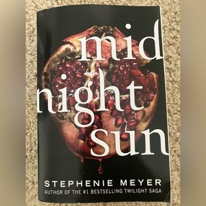 Midnight Sun by Stephenie Meyer Paperback
